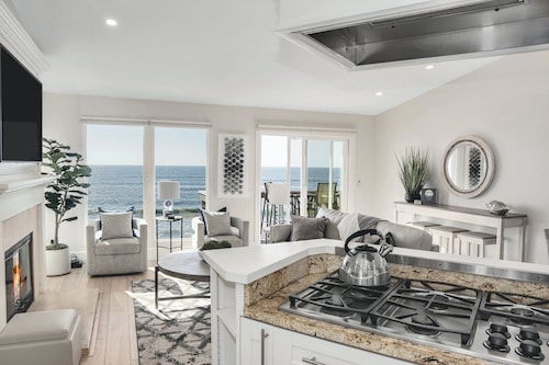 Oceanfront Designer Condo - Private Beach, Unobstructed Views, AC