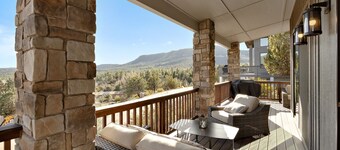 Stylish Pine Getaway | Deck & Rim Views