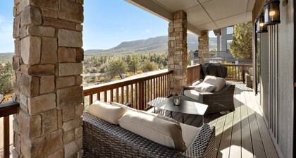 Stylish Pine Getaway | Deck & Rim Views