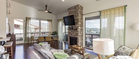 Televisión y chimenea