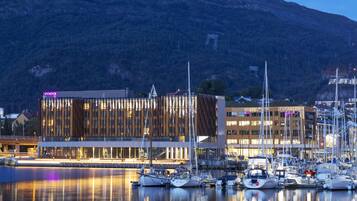 Fasade – kveld/natt