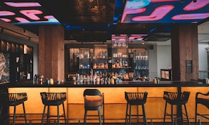 3 bars/lounges, poolside bar - Renaissance Bali Nusa Dua Resort (Nusa Dua)