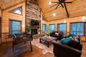 TV, fireplace, table football - High-End Romantic 1 Bedroom Cabin in highly sought after Timber Creek area (Broken Bow)