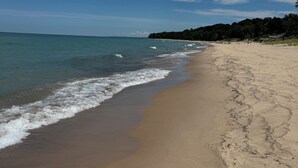 A beach with clear skies and gentle waves. - Oak Dunes - Walk to the beach from this Cozy home (Union Pier)