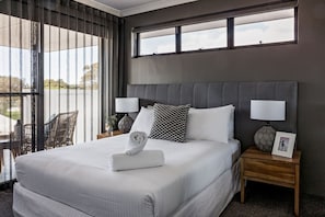 4 bedrooms, desk, iron/ironing board, WiFi