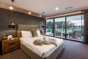 4 habitaciones, tabla de planchar con plancha, wifi y ropa de cama