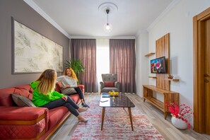 Apartamento Confort | Sala de estar | Una televisión LCD