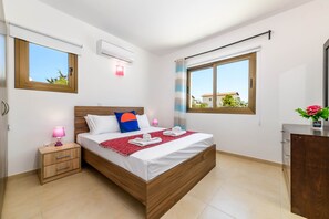 Villa, 3 chambres, piscine privée, au bord de la plage | Coffre-fort, fer et planche à repasser, accès au Wi-Fi (inclus)