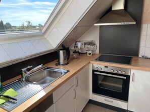 Kühlschrank, Mikrowelle, Ofen, Geschirrspüler