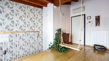 Appartamento (2 Bedrooms) | Area soggiorno | TV a schermo piatto