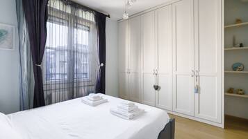 Apartment (2 Bedrooms) | 2 Schlafzimmer, Bügeleisen/Bügelbrett, kostenloses WLAN, Bettwäsche