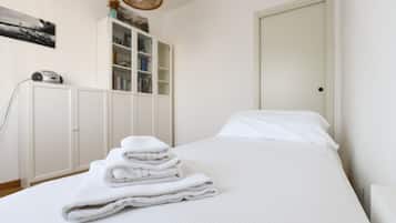 Appartamento (2 Bedrooms) | 2 camere, ferro/asse da stiro, Wi-Fi gratuito, lenzuola