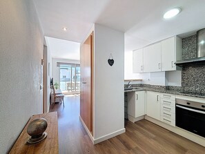 冰箱、微波炉、茶具/咖啡用具、烤面包机