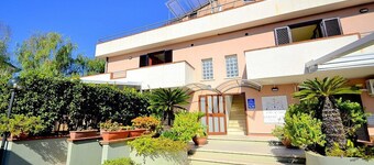 Casa Pesca C: A modern and graceful apartment situated at a few steps from a sandy beach, with Free WI-FI.