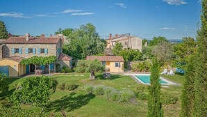 A villa with a swimming pool, garden, and multiple buildings. - Rustic Villa Lavanda - Pool & Garden (Koper)