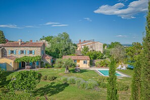 Vila família, vários quartos, ao lado da montanha (Pool Villa Lavanda) | Fachada