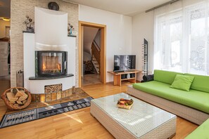 Family Chalet, Multiple Bedrooms, Mountainside (Sunny Weekend Sauna House) | Living area | 21-inch flat-screen TV with satellite channels, TV, fireplace - Sunny Weekend Sauna House (Brezovica)