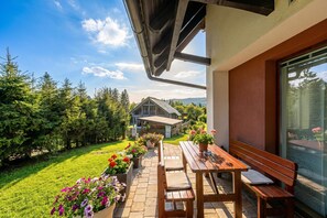 Family Chalet, Multiple Bedrooms, Mountainside (Sunny Weekend Sauna House) | Outdoor dining