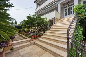 Family Apartment, 3 Bedrooms, 2 Bathrooms (Pool Apartment Bakija) | Exterior