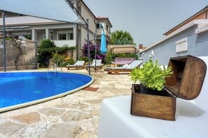 家庭公寓, 多間臥室, 2 間浴室 (Pool Apartment Bakija) | 游泳池 | 季節性室外游泳池