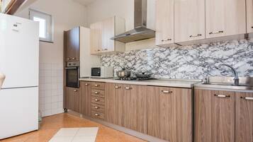 Family Apartment, 3 Bedrooms, 2 Bathrooms (Pool Apartment Bakija) | Private kitchen | Fridge, microwave, oven, stovetop