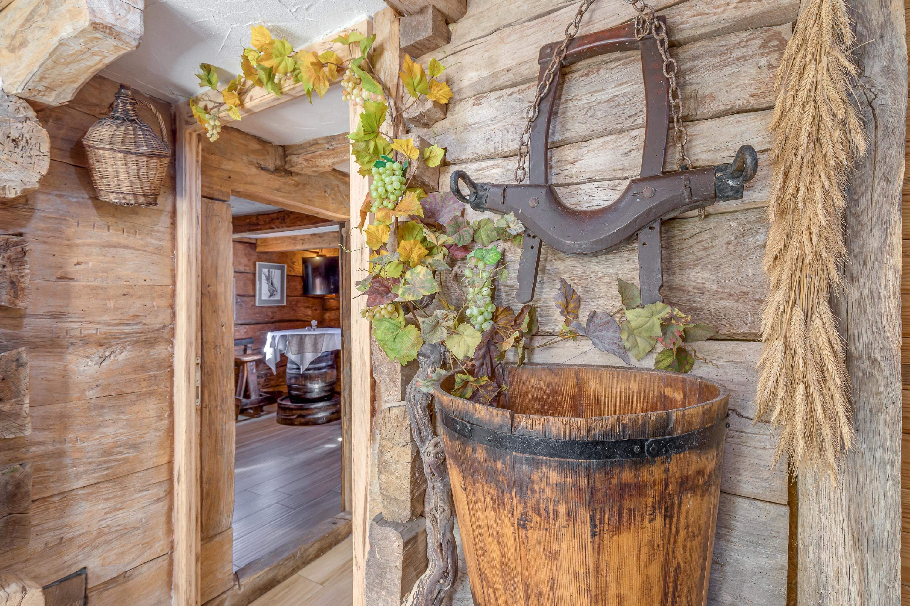 Family Chalet, 3 Bedrooms, Fireplace, Mountainside (Bahor Heritage Stay & Jacuzzi) | Interior