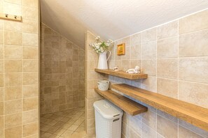 Family Chalet, Multiple Bedrooms, Mountainside (Homestead Bahor With Whirlpool) | Bathroom | Shower, towels, soap, shampoo