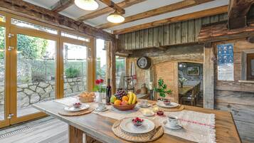 Family Chalet, Multiple Bedrooms, Mountainside (Homestead Bahor With Whirlpool) | Dining