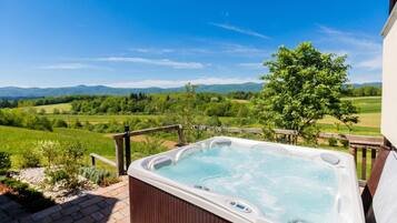 Family Chalet, Multiple Bedrooms, Mountainside (Homestead Bahor With Whirlpool) | Outdoor spa tub