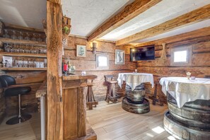 Familienchalet, 3 Schlafzimmer, Kamin, Bergseite (Homestead Bahor With Whirlpool) | Esszimmer