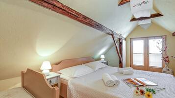 Family Chalet, Multiple Bedrooms, Mountainside (Homestead Bahor With Whirlpool) | 3 bedrooms, free WiFi, bed sheets