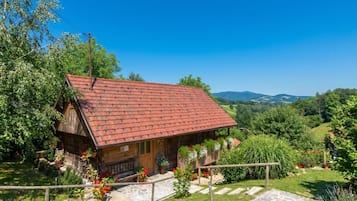 Family Chalet, Multiple Bedrooms, Mountainside (Homestead Bahor With Whirlpool) | Exterior