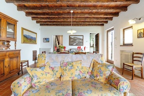 Family Villa, 3 Bedrooms, Balcony, Mountainside (Villa Formaga | Stunning View&Garden) | Living area