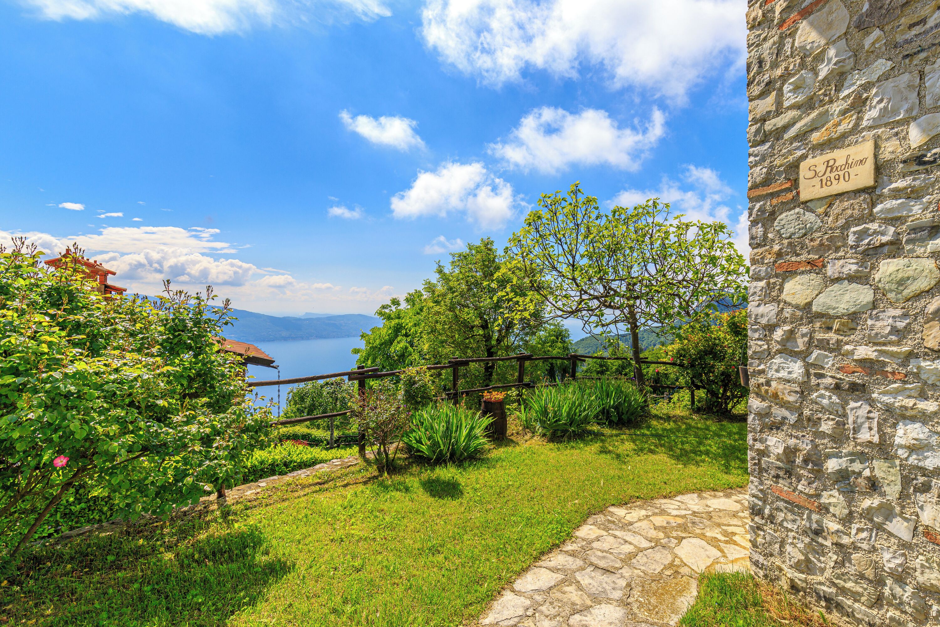 Familievilla, 3 soverom, balkong, ved fjell (Villa Formaga | Stunning View&Garden) | Overnattingsstedets uteområder