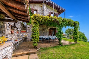 Family Villa, 3 Bedrooms, Balcony, Mountainside (Villa Formaga | Stunning View&Garden) | Outdoor dining