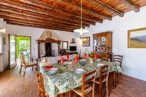 Family Villa, 3 Bedrooms, Balcony, Mountainside (Villa Formaga | Stunning View&Garden) | Dining