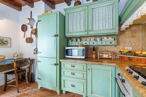 Family Villa, 3 Bedrooms, Balcony, Mountainside (Villa Formaga | Stunning View&Garden) | Private kitchen