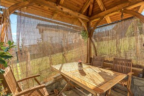 Outdoor dining - Vineyard Cottage Bahor (Crnomelj)