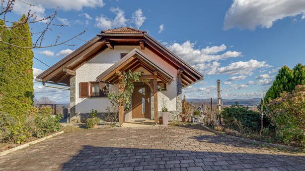 A house with a stone facade, wooden beams, and a tiled roof. - Vineyard Cottage Bahor (Crnomelj)