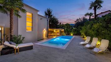 Seasonal outdoor pool, a heated pool