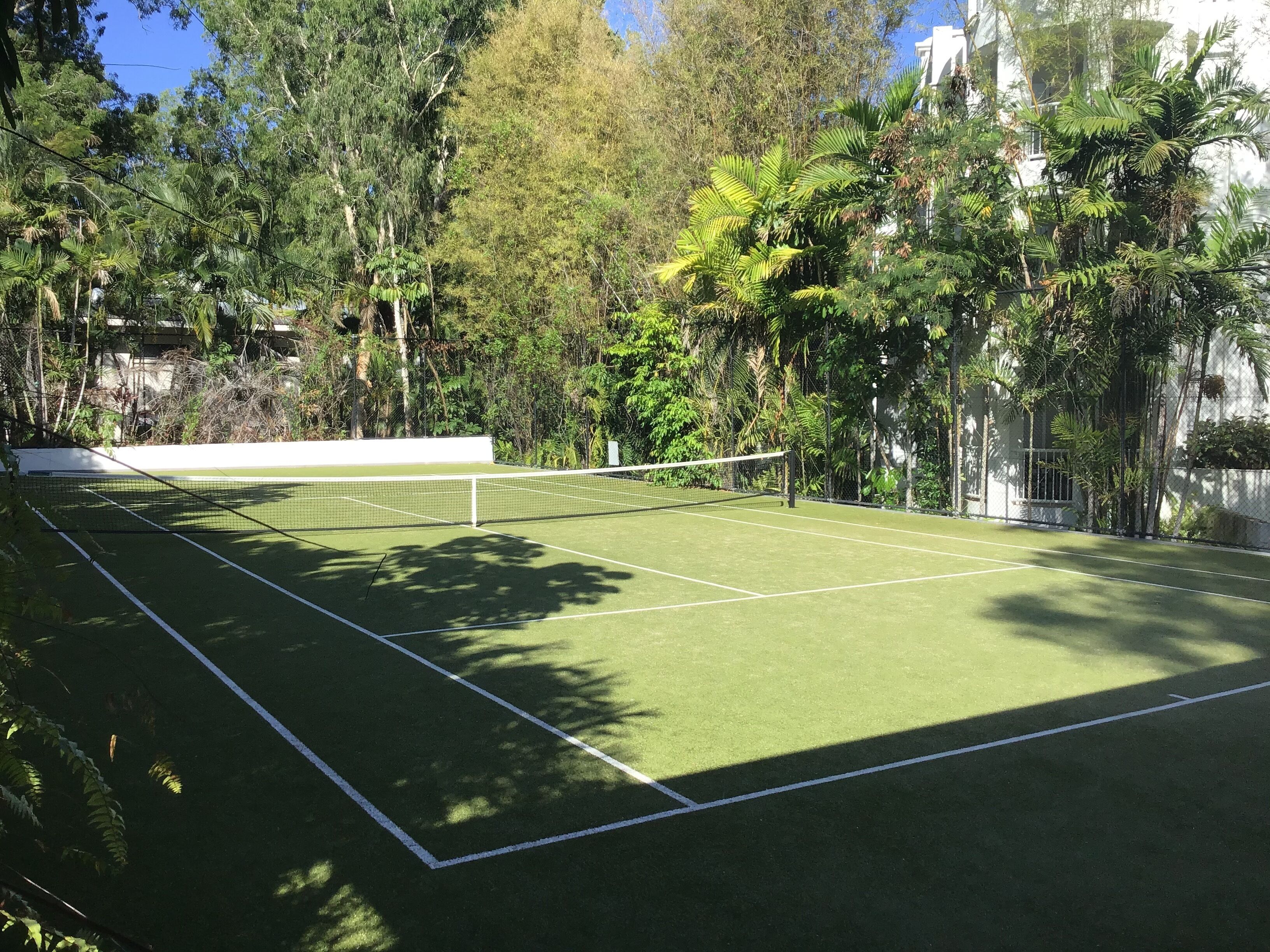 Luxurious 2.5 Bed APT with Fab Beach Club Resort Views — image 19