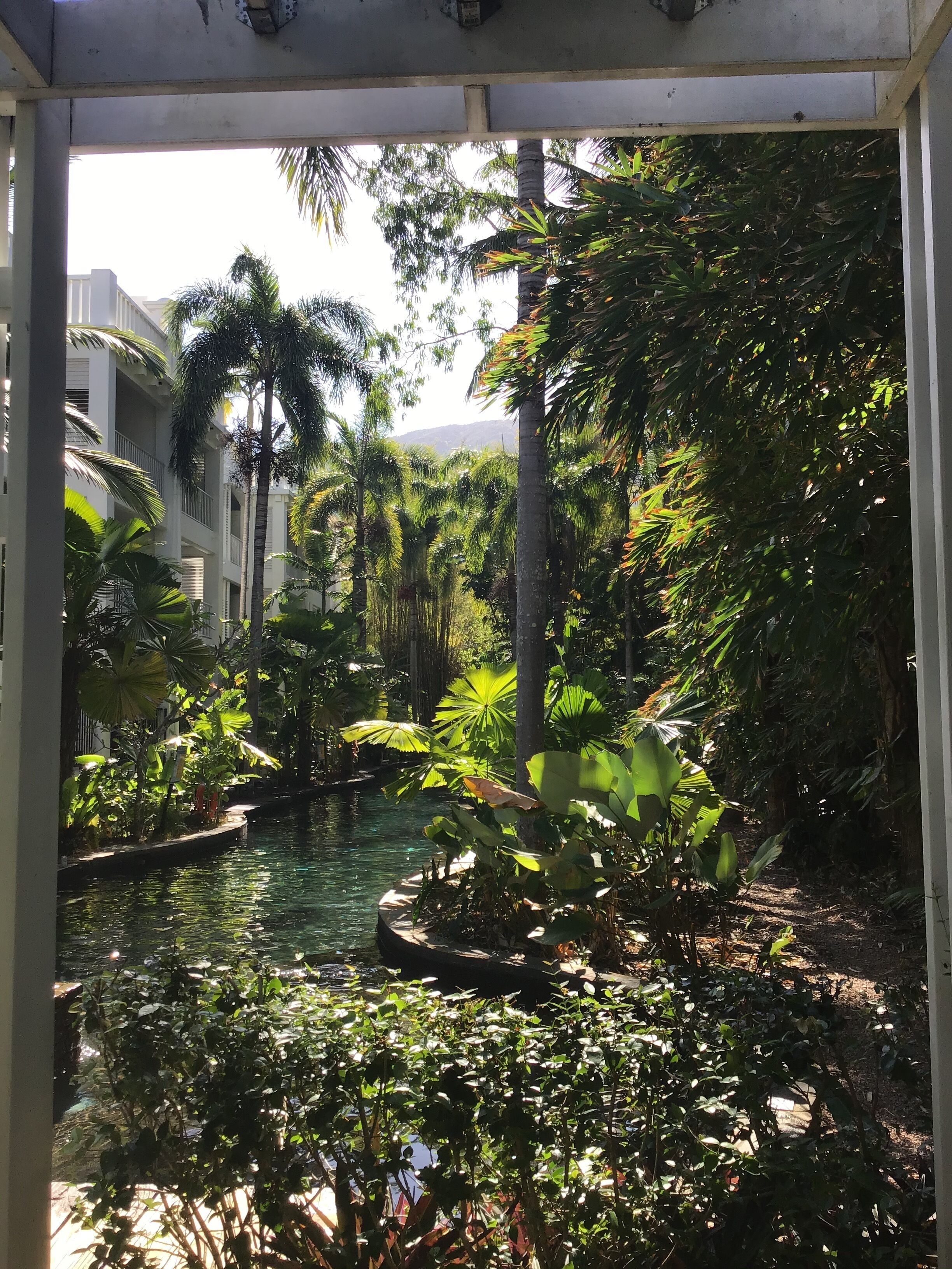 Luxurious 2.5 Bed APT with Fab Beach Club Resort Views — image 18