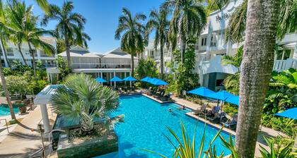 Luxurious 2.5 Bed APT with Fab Beach Club Resort Views