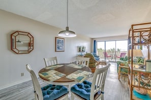 Interior - Tropical 1st Floor Walk Up, Free Wifi, Outdoor Pool | Coastal Dunes - B1 (North Myrtle Beach)