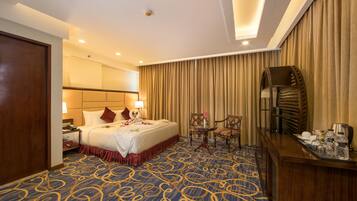 Suite Royale | 1 chambre, minibar, décoration personnalisée, ameublement personnalisé