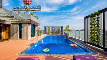 Indoor pool, pool loungers
