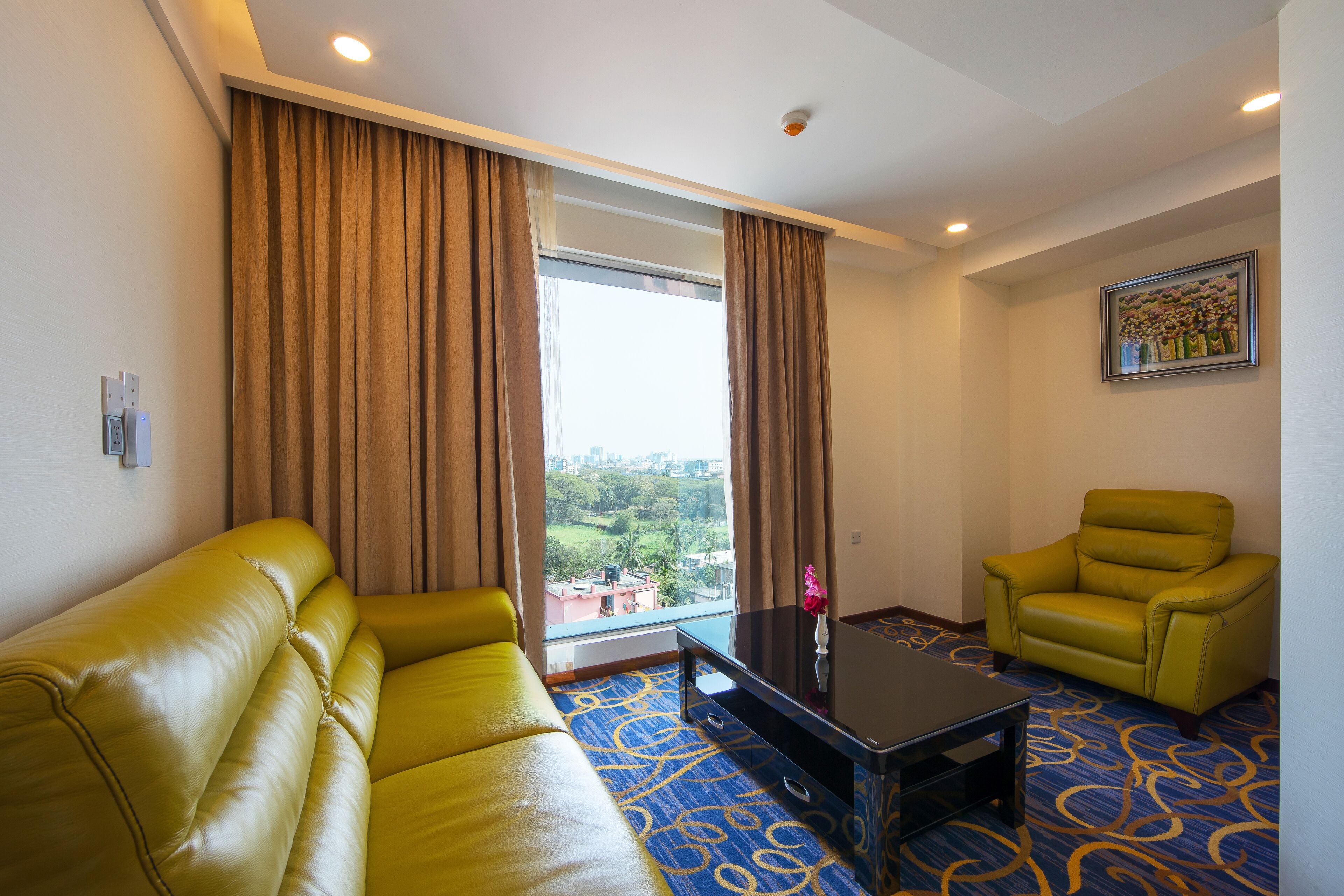 Honeymoon Suite | Living area