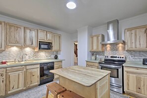 Réfrigérateur, micro-ondes, plaque de cuisson, lave-vaisselle
