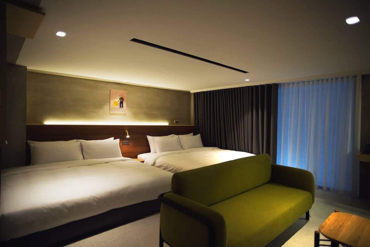 Chambre Quadruple Premium | Literie de qualité supérieure, couette en duvet d'oie, Wi-Fi gratuit