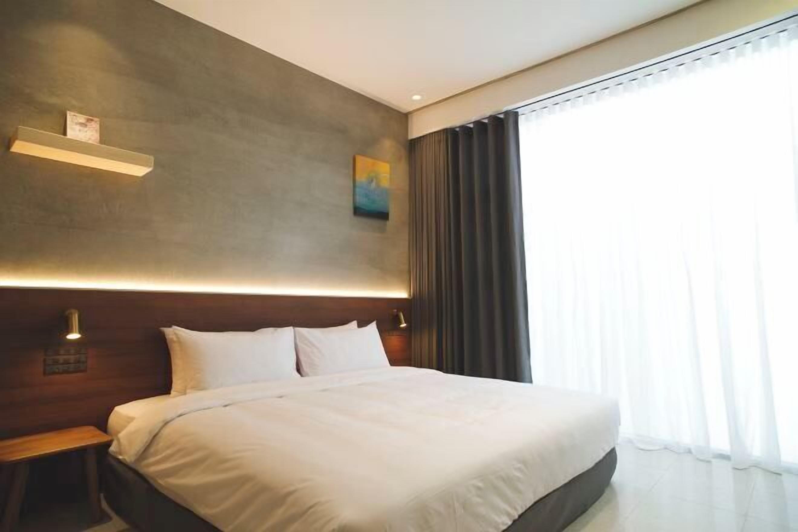 Premium bedding, down comforters, free WiFi, bed sheets